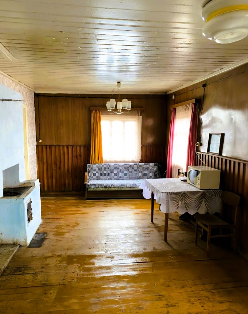 Ukmergės sodyba šalia vandens telkinio